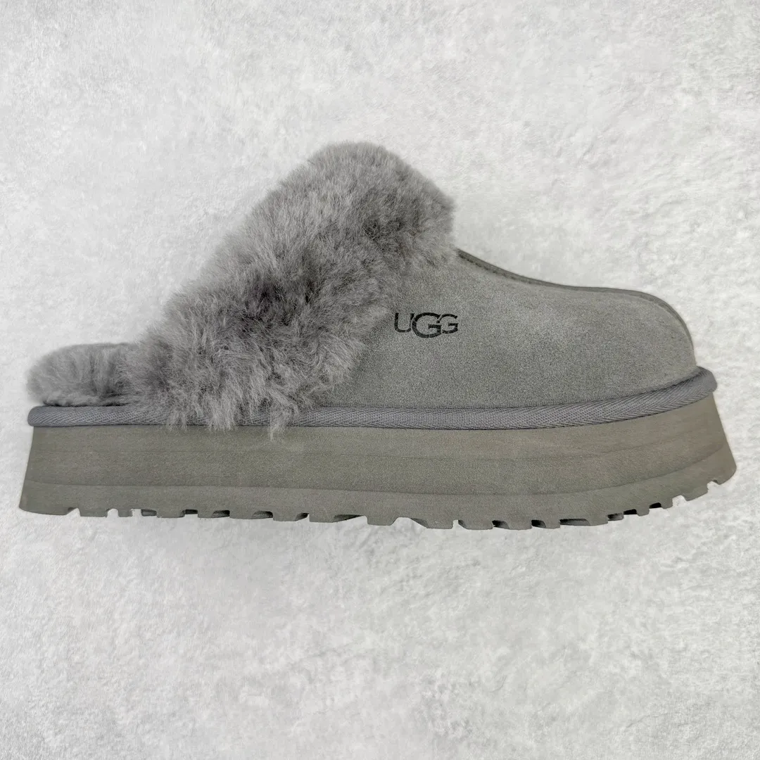 Pick up locally 💰520 UGG 2550 Star thick-soled autumn and winter sheep fur integrated snow boots. All shoes are made from ZP. Longfeng A-grade Australian imported sheep fur integrated brand OEM production line. Fully follow the ZP process. OEM original pattern maker adheres to the principle of no original shoes and no development selection. Pay attention to every detail. The most authentic TREADLITE "light wing" technology outsole on the market. Lightweight/durable/flexible/pile size: 35 36 37 38 39 40 Coding: by2936060